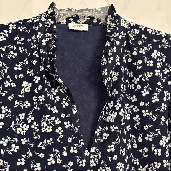 J.Crew Factory V-Neck Crinkle Top in Black with White Floral Print Size 3XL - Picture 3 of 9